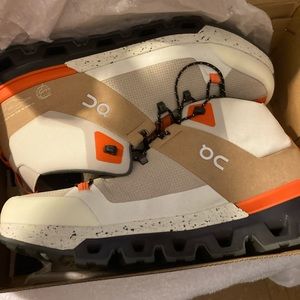 On running cloud tracks in ivory/chia NWT boots in size 9.5 & 10.5